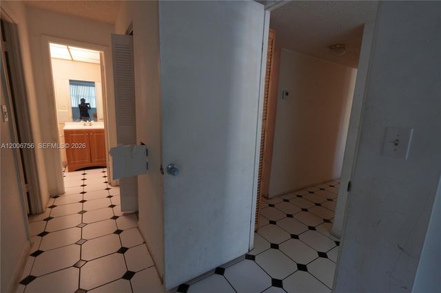 500 Executive Center Drive 1J, West Palm Beach, FL 33401