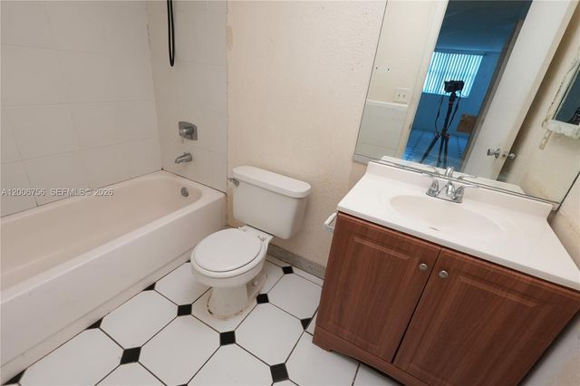 500 Executive Center Drive 1J, West Palm Beach, FL 33401