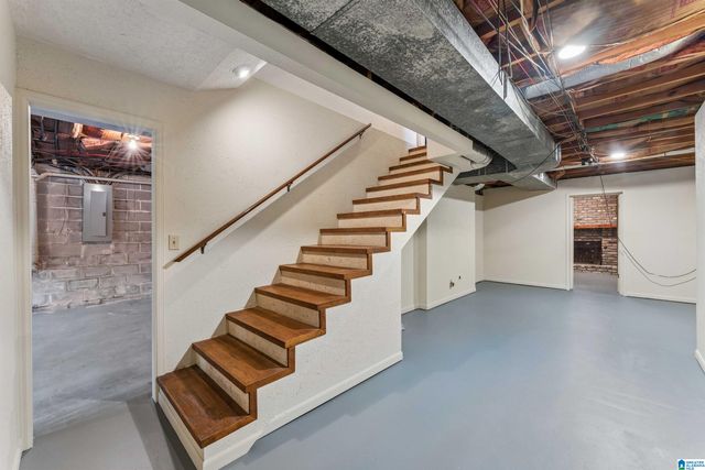 831 HILLCREST ROAD, Birmingham, AL 35235