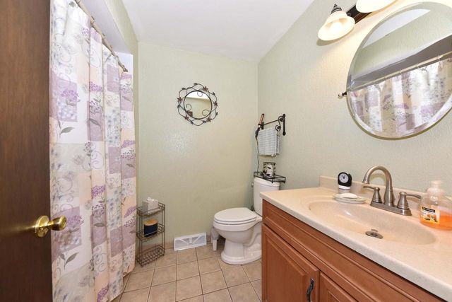 W193S7137 Hillview DRIVE, Muskego, WI 53150