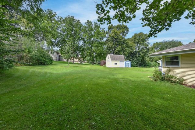 W193S7137 Hillview DRIVE, Muskego, WI 53150