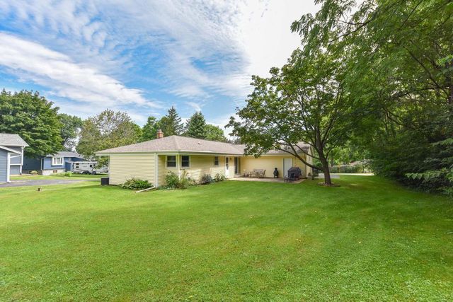 W193S7137 Hillview DRIVE, Muskego, WI 53150