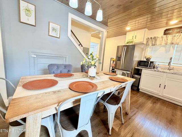 305 Jackson St, Sevierville, TN 37862