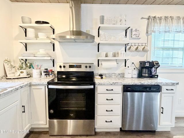 305 Jackson St, Sevierville, TN 37862