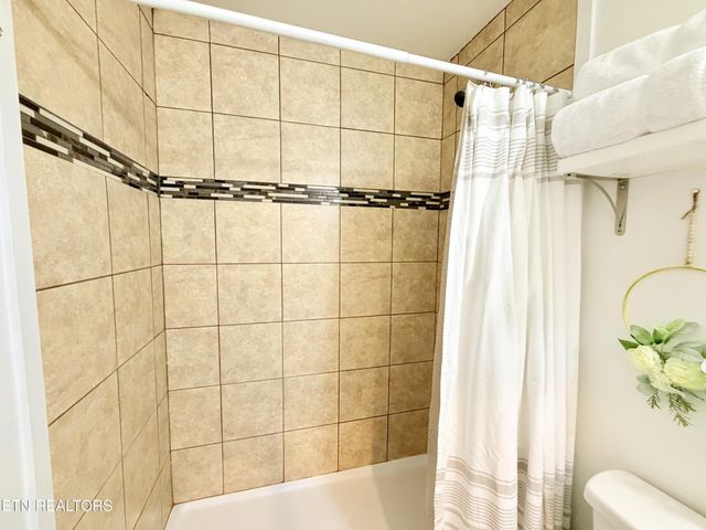 305 Jackson St, Sevierville, TN 37862