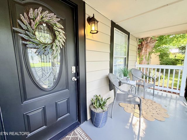 305 Jackson St, Sevierville, TN 37862