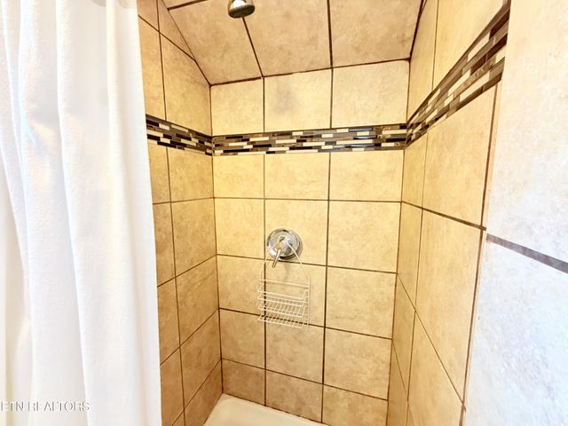 305 Jackson St, Sevierville, TN 37862