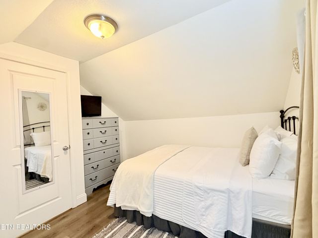 305 Jackson St, Sevierville, TN 37862