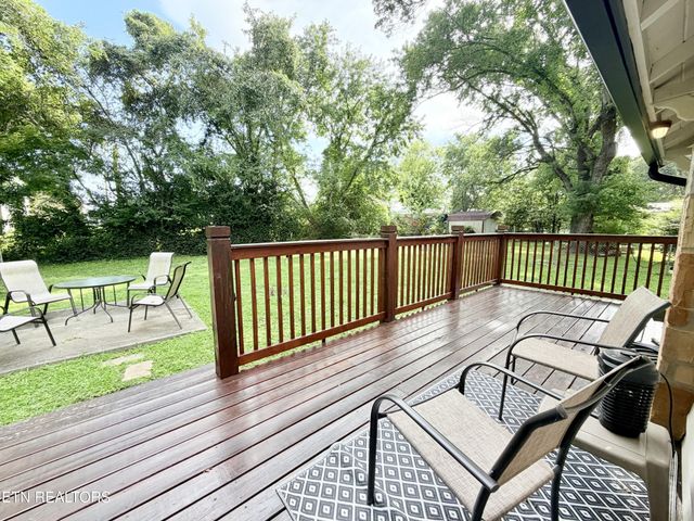 305 Jackson St, Sevierville, TN 37862