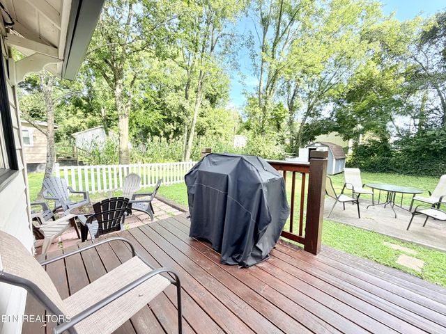 305 Jackson St, Sevierville, TN 37862