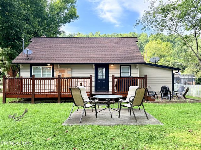 305 Jackson St, Sevierville, TN 37862
