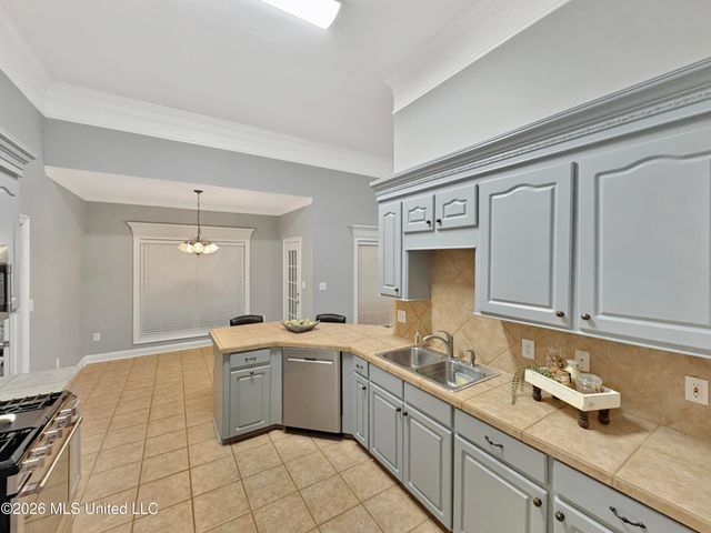 423 Old Town Circle, Brandon, MS 39042
