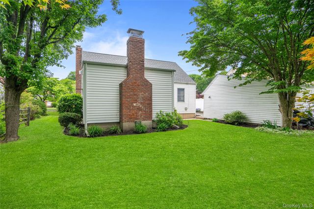 4 Birch Place, Glen Cove, NY 11542