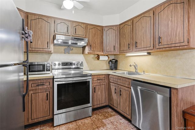 4 Birch Place, Glen Cove, NY 11542