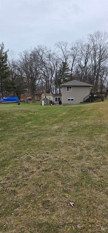 1400 Lakeview Drive, Tipton, MI 49287