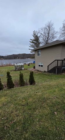 1400 Lakeview Drive, Tipton, MI 49287