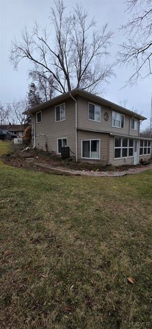 1400 Lakeview Drive, Tipton, MI 49287