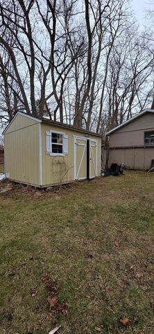 1400 Lakeview Drive, Tipton, MI 49287