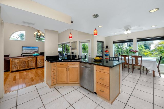 405 8TH AVENUE N, Tierra Verde, FL 33715