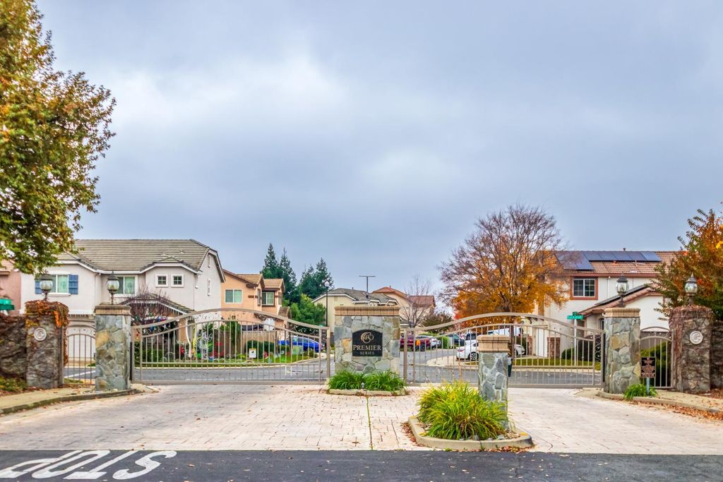 1595 Grey Bunny Dr, Roseville, CA 95747