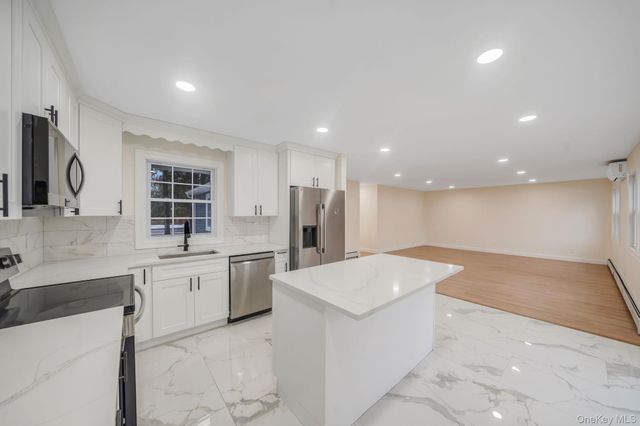 50 7th Street, Saint James, NY 11780