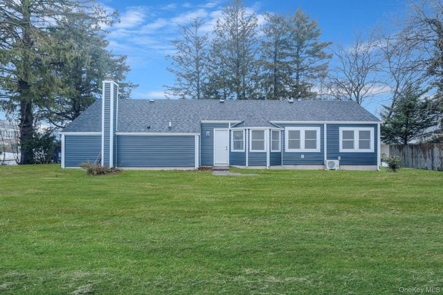 50 7th Street, Saint James, NY 11780