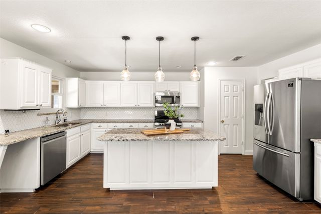 512 Post Oak Drive, Newark, TX 76071