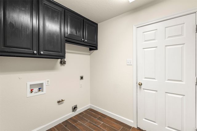512 Post Oak Drive, Newark, TX 76071