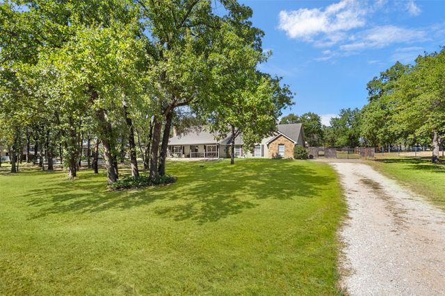 512 Post Oak Drive, Newark, TX 76071