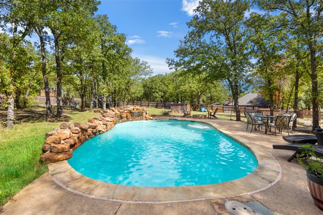 512 Post Oak Drive, Newark, TX 76071