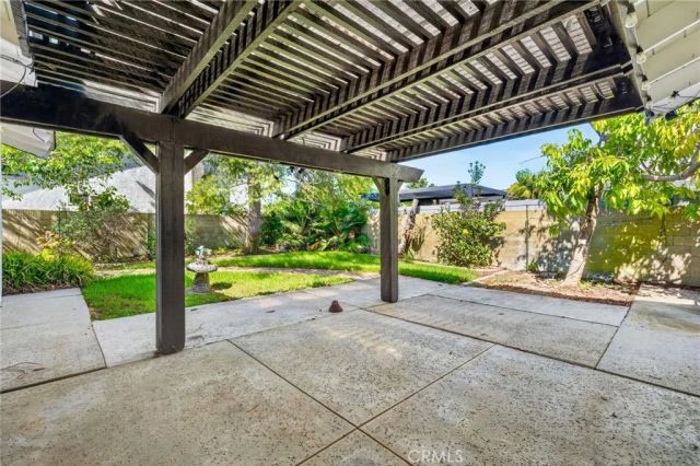 8661 Brookside Drive, Huntington Beach, CA 92646