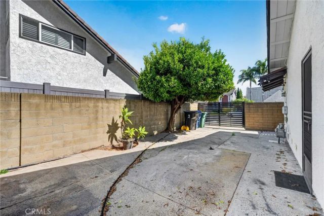 8661 Brookside Drive, Huntington Beach, CA 92646