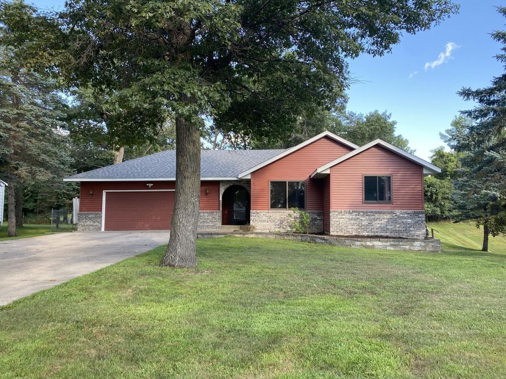 2910 E RUM RIVER Drive S, Cambridge, MN 55008