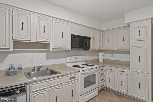 4301 GREENBERRY LN, Annandale, VA 22003