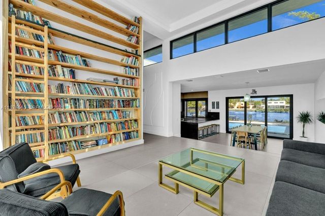 19801 NE 23rd Avenue, Miami, FL 33180