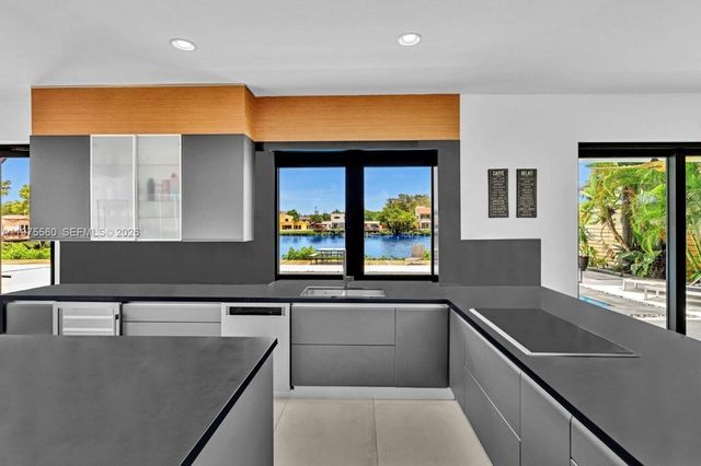 19801 NE 23rd Avenue, Miami, FL 33180