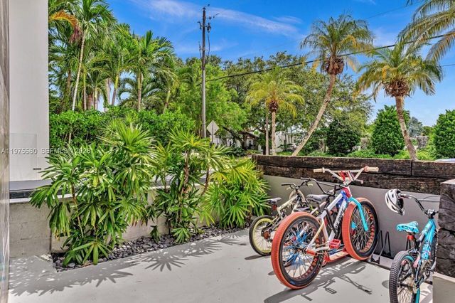 19801 NE 23rd Avenue, Miami, FL 33180
