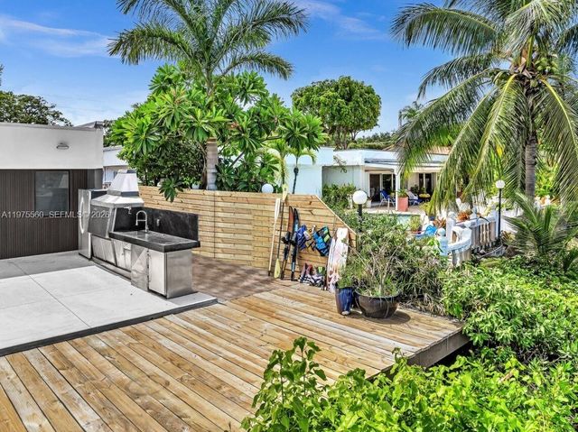 19801 NE 23rd Avenue, Miami, FL 33180