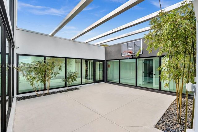 19801 NE 23rd Avenue, Miami, FL 33180