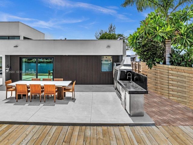 19801 NE 23rd Avenue, Miami, FL 33180