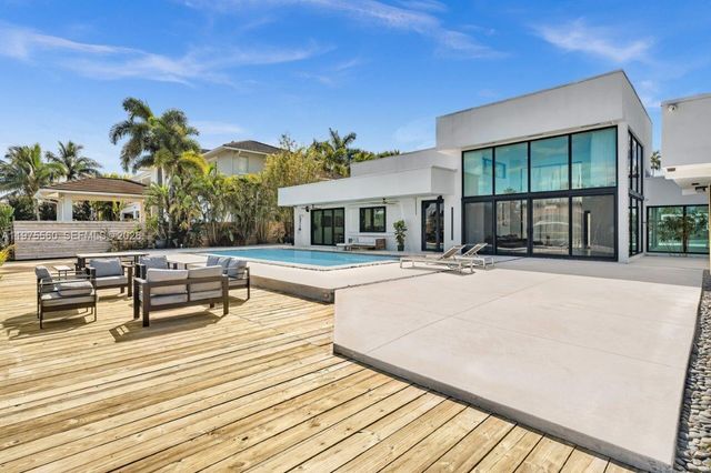 19801 NE 23rd Avenue, Miami, FL 33180