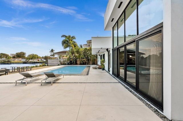 19801 NE 23rd Avenue, Miami, FL 33180