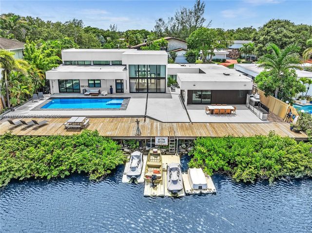19801 NE 23rd Avenue, Miami, FL 33180