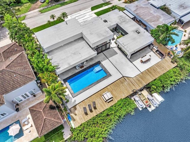 19801 NE 23rd Avenue, Miami, FL 33180