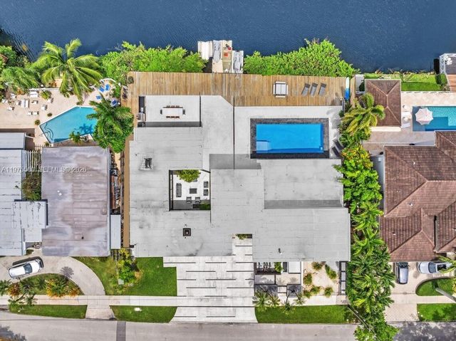 19801 NE 23rd Avenue, Miami, FL 33180