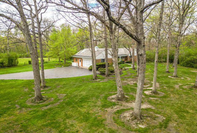 880 Hiawatha Lane, Riverwoods, IL 60015