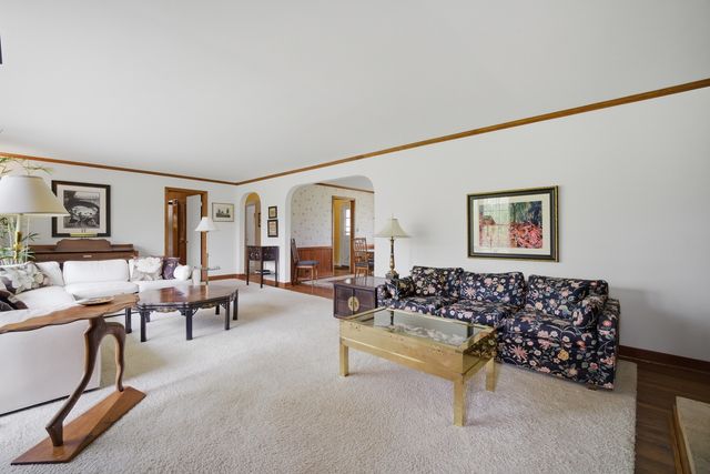 880 Hiawatha Lane, Riverwoods, IL 60015