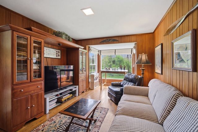 880 Hiawatha Lane, Riverwoods, IL 60015