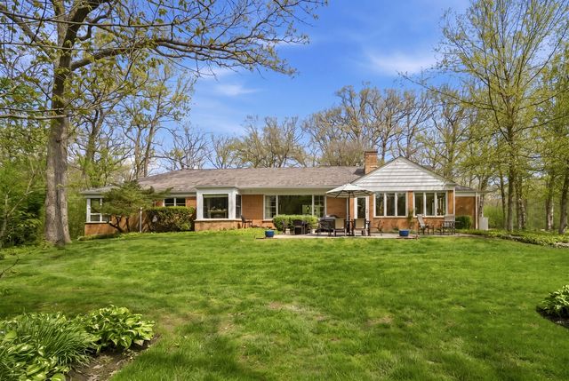 880 Hiawatha Lane, Riverwoods, IL 60015