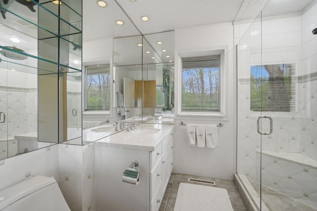 880 Hiawatha Lane, Riverwoods, IL 60015